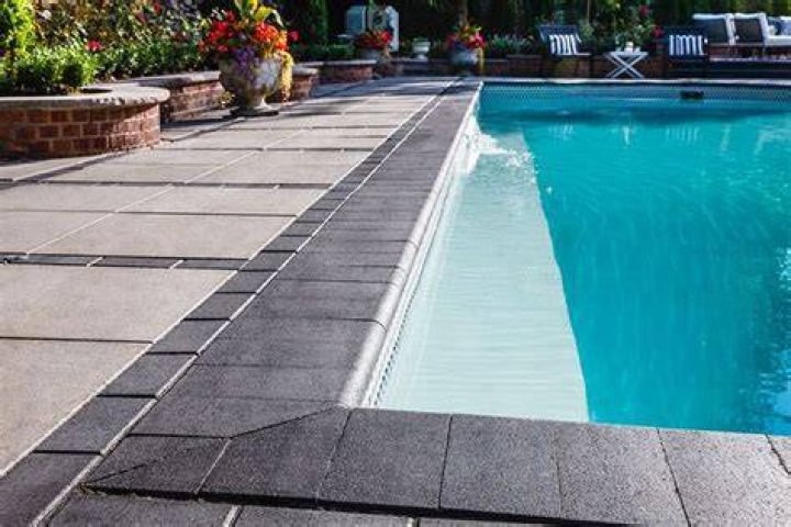 Should pool Coping be lighter or darker?